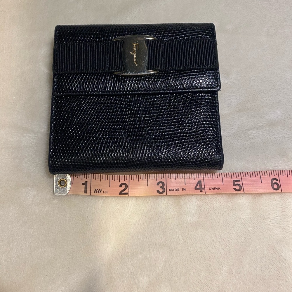Salvatore Ferragamo Vintage Vara Bow Compact Wallet with Kiss Lock - Picture 16 of 17
